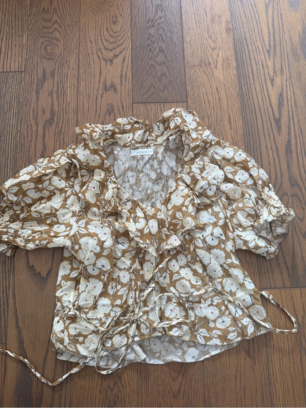 Doen Cream and Tan Floral Ruffle Tie-Front Blouse